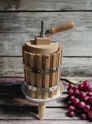 Wooden Wine Press: 10L Fruit Juice Extractor